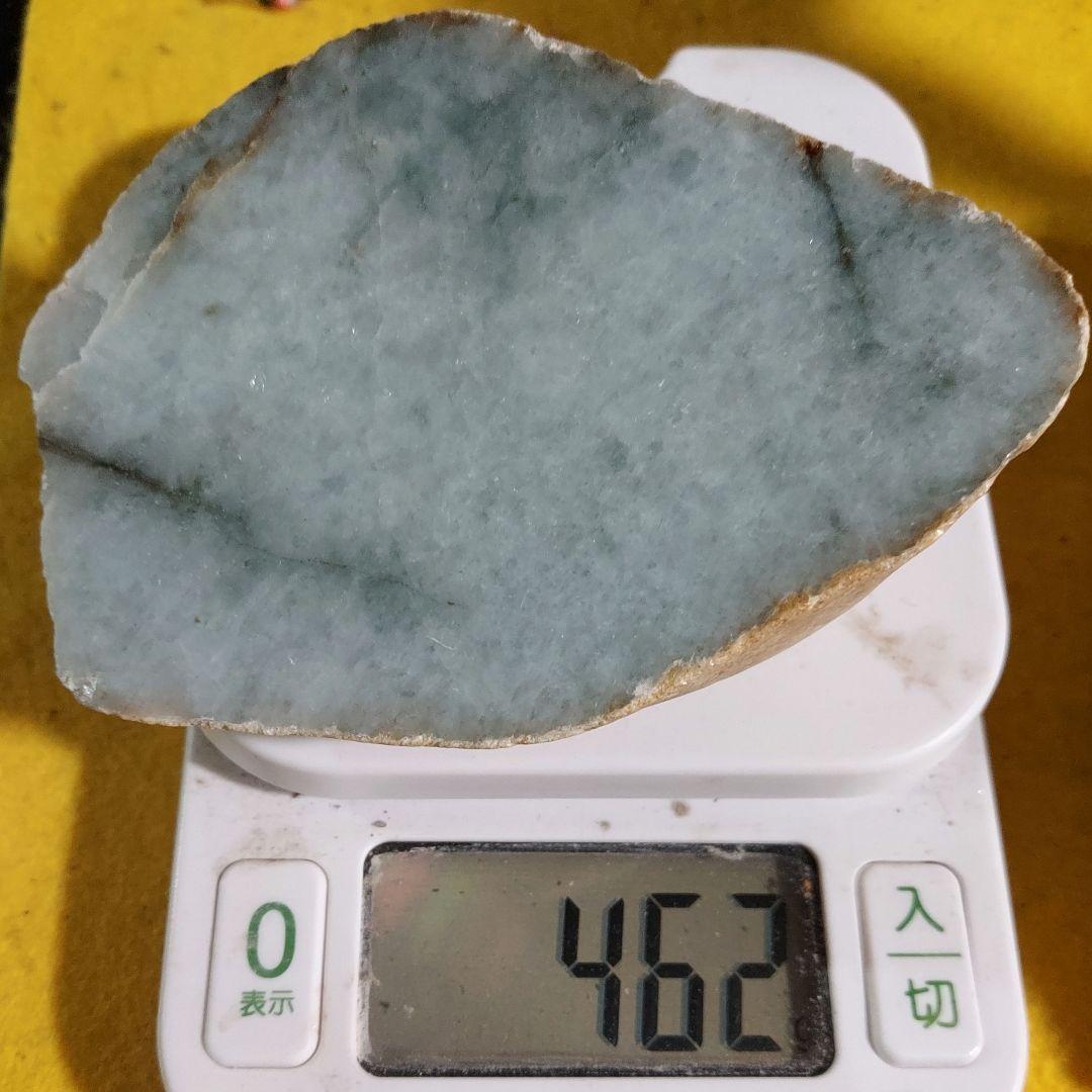 淡いグリーンが綺麗✨ 大きな JADEITE 本翡翠 原石 1面磨き 561