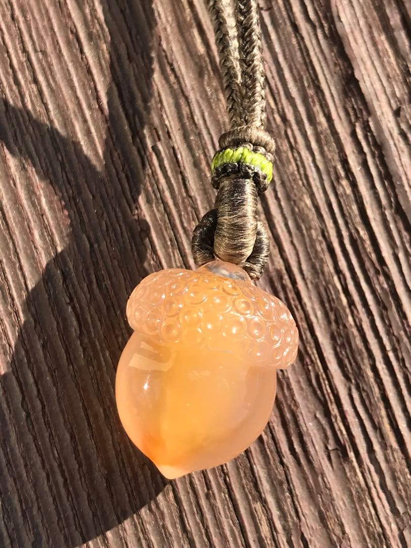 ゴビ石−1330 ゴビ瑪瑙　彫刻　『どんぐり』