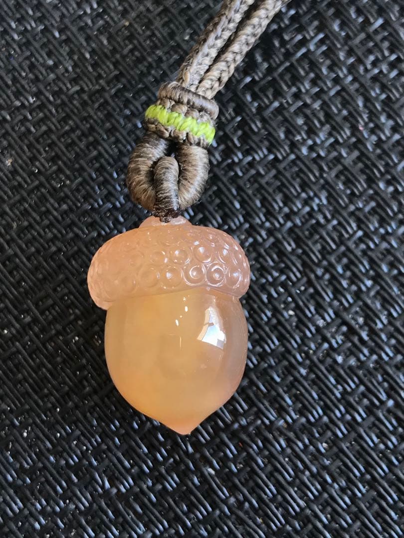 ゴビ石−1330 ゴビ瑪瑙　彫刻　『どんぐり』