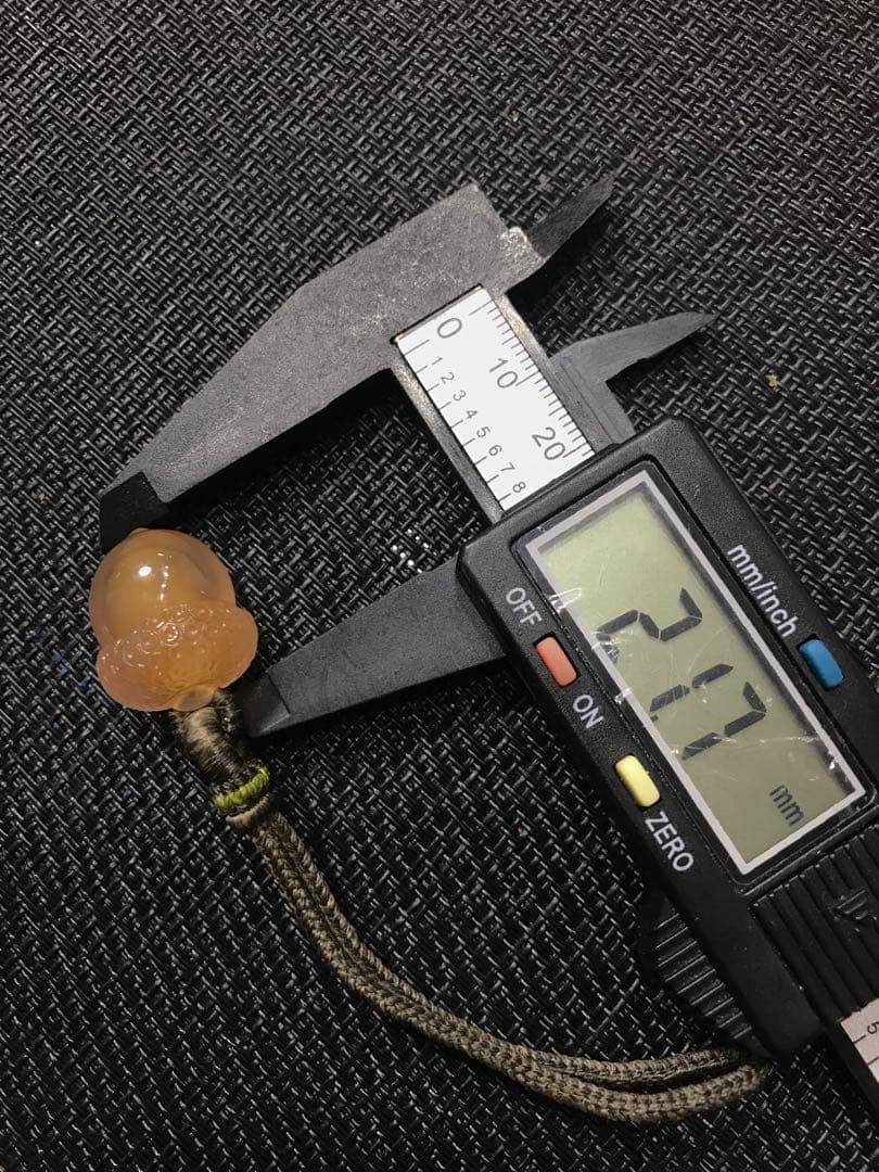 ゴビ石−1330 ゴビ瑪瑙　彫刻　『どんぐり』