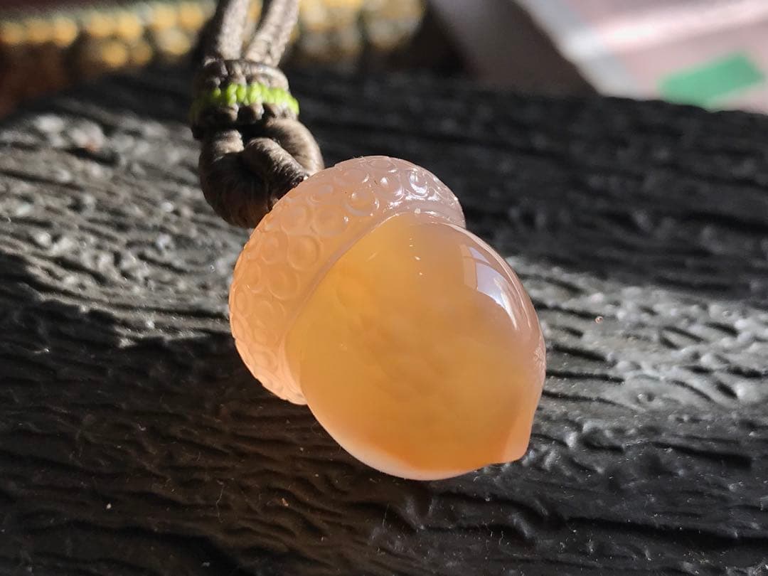 ゴビ石−1330 ゴビ瑪瑙　彫刻　『どんぐり』