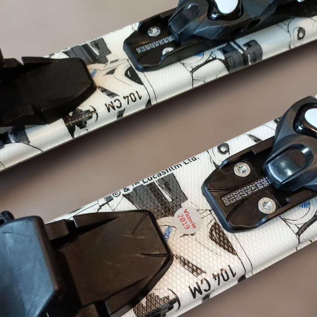 ROSSIGNOL ロシニョール ジュニアスキーセット ヘルメット付き。