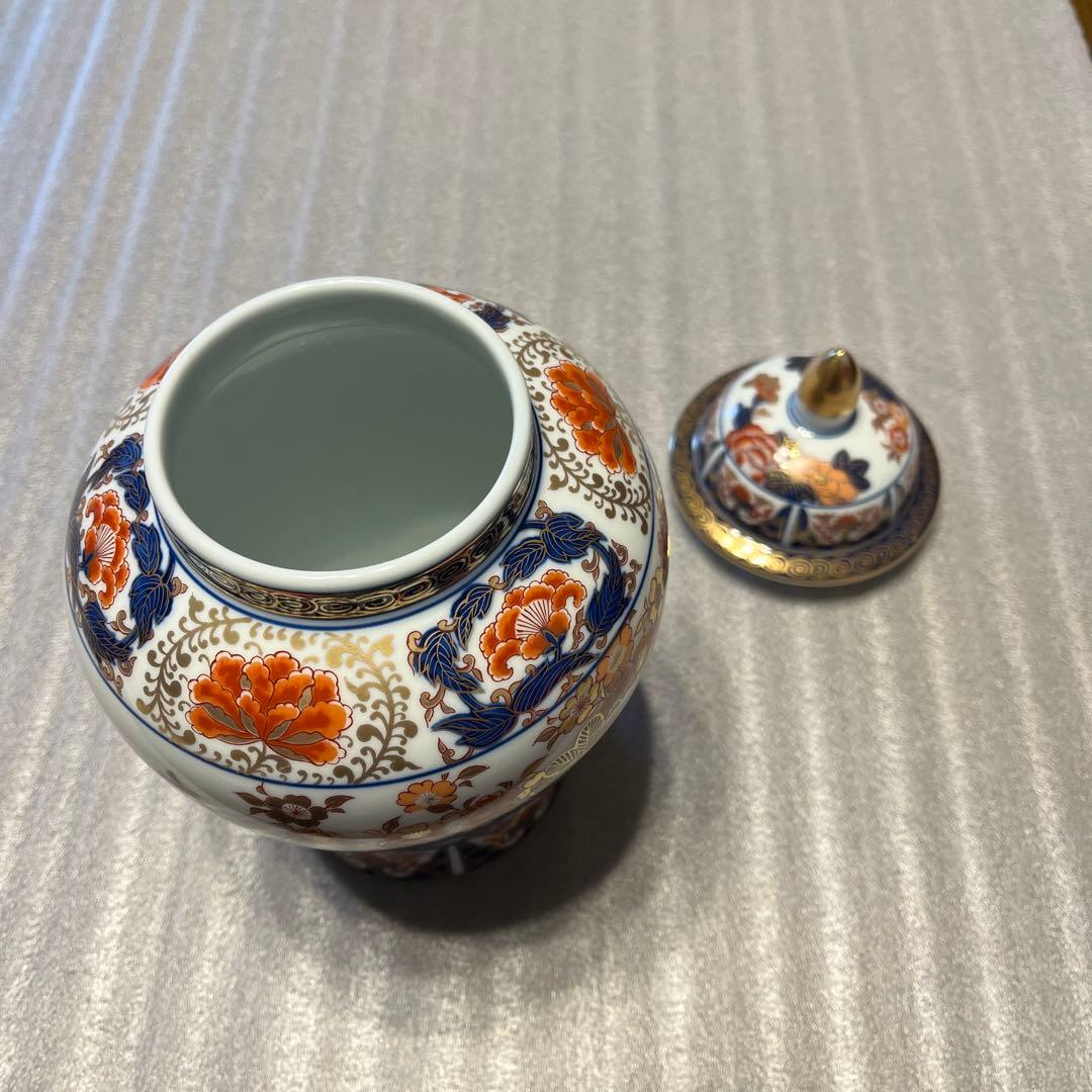 有田焼　哲山作　壺（高さ25センチ）