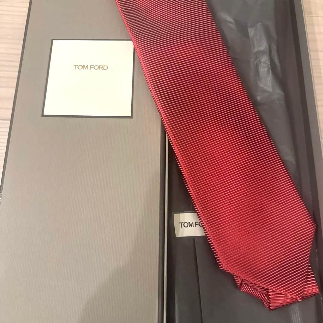 TOM FORD レッド　ストライプ　ネクタイ　赤　トムフォード