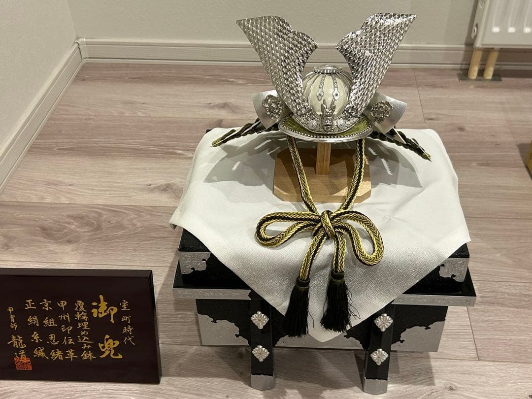 兜飾り シルバー 黒 兜飾り