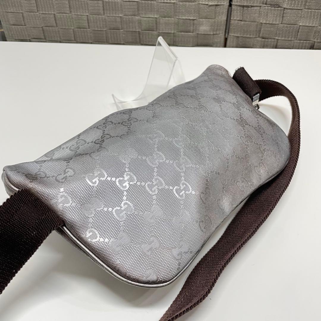 ポ*ポ様 GUCCI シルバー ボディバッグ