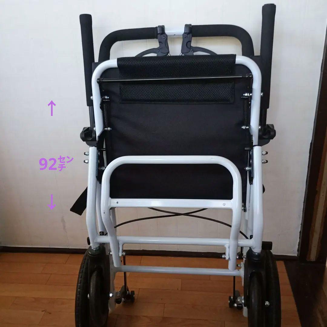 折りたたみ式黒い介助用車椅子　コンパクト車椅子 ノーパンクタイヤ