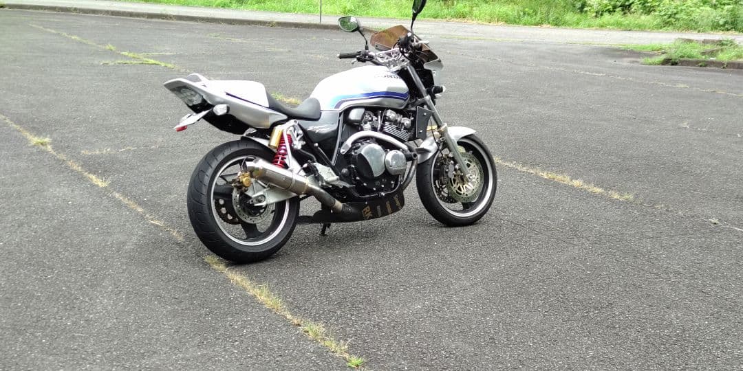 CB400SF NC 39&42前期用アンダーカウル&タンクカバーになります。