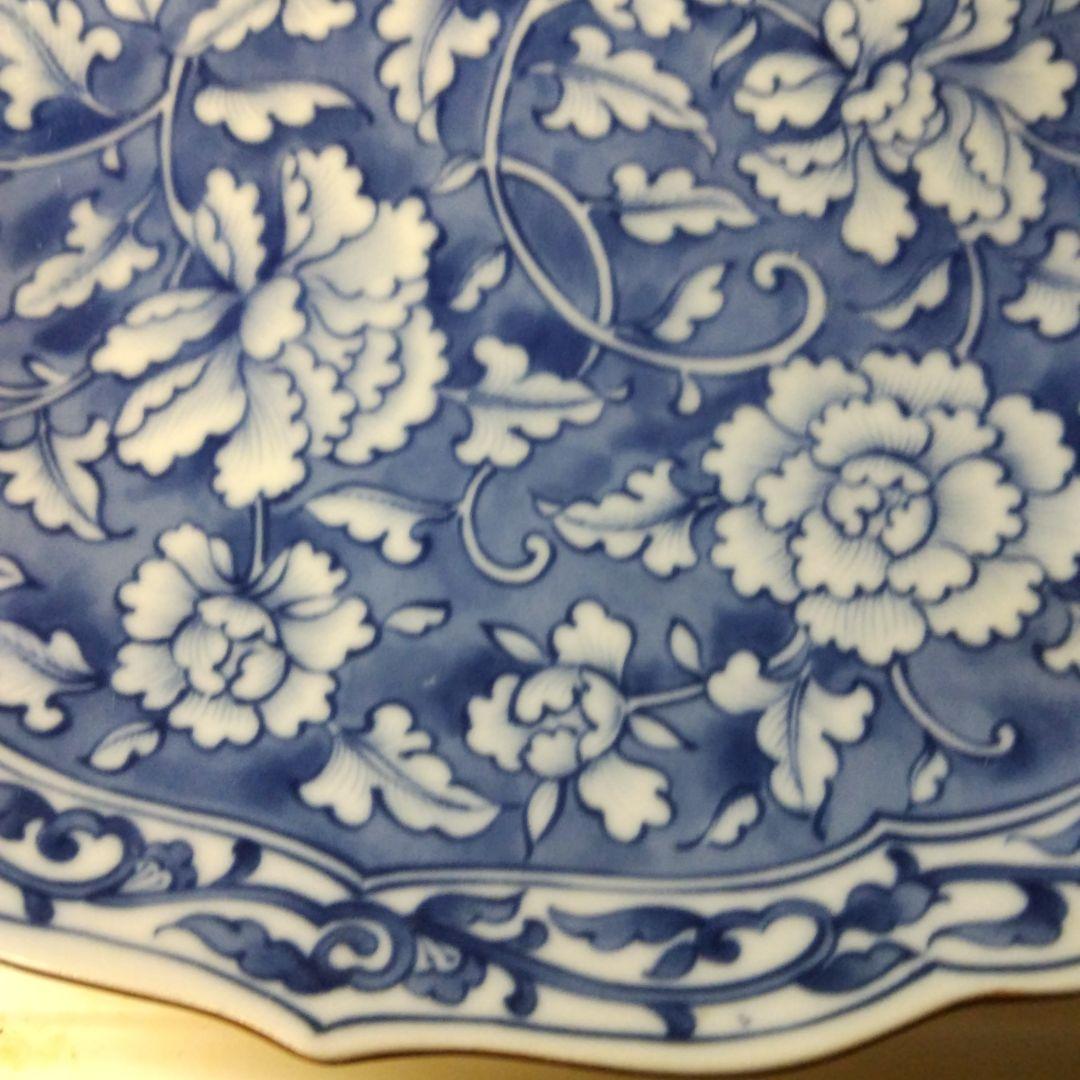 たちまるの青い花柄の陶磁器大皿