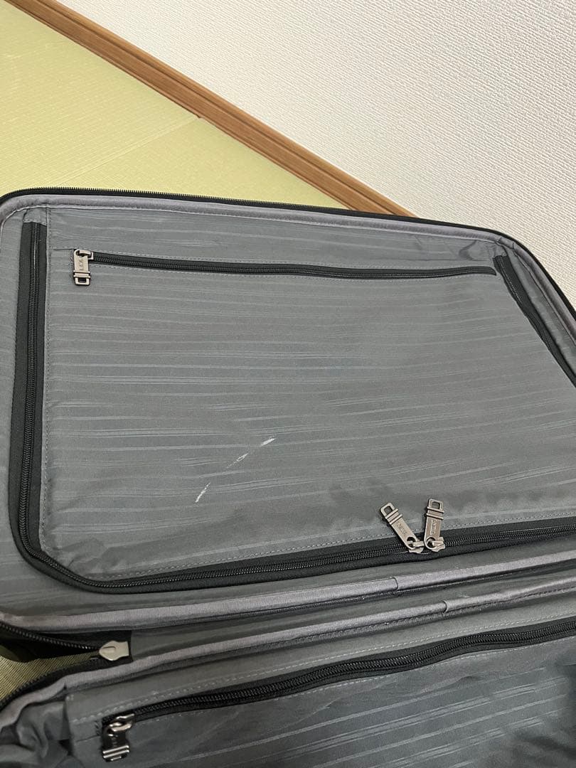 TUMI ブラック キャリーケース 4輪