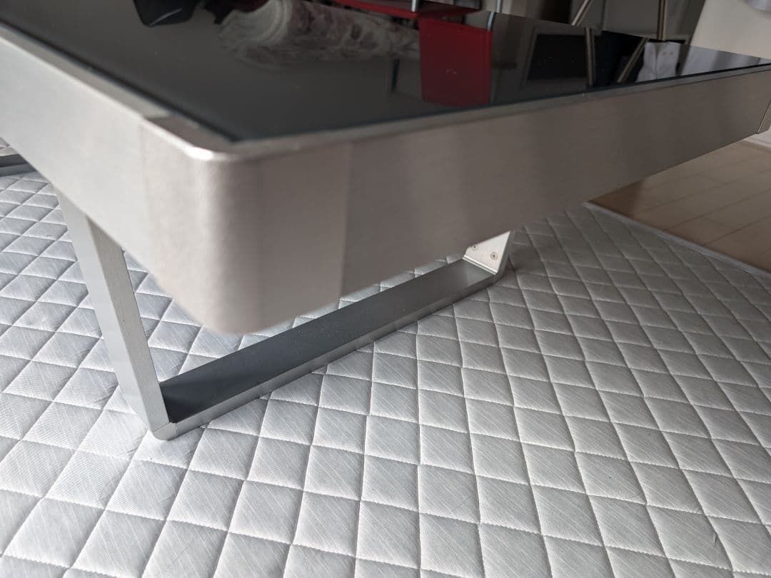 ガラステーブル　グレーガラス　シンプル　モダン