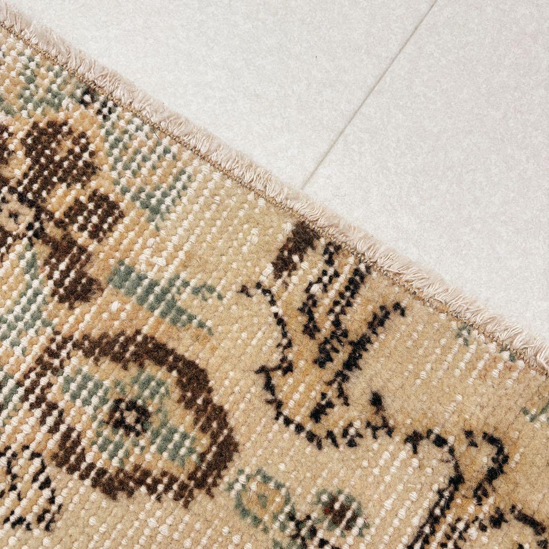 トルコ　ヴィンテージラグ　クリーム　グリーン　ブラウン　フローラル