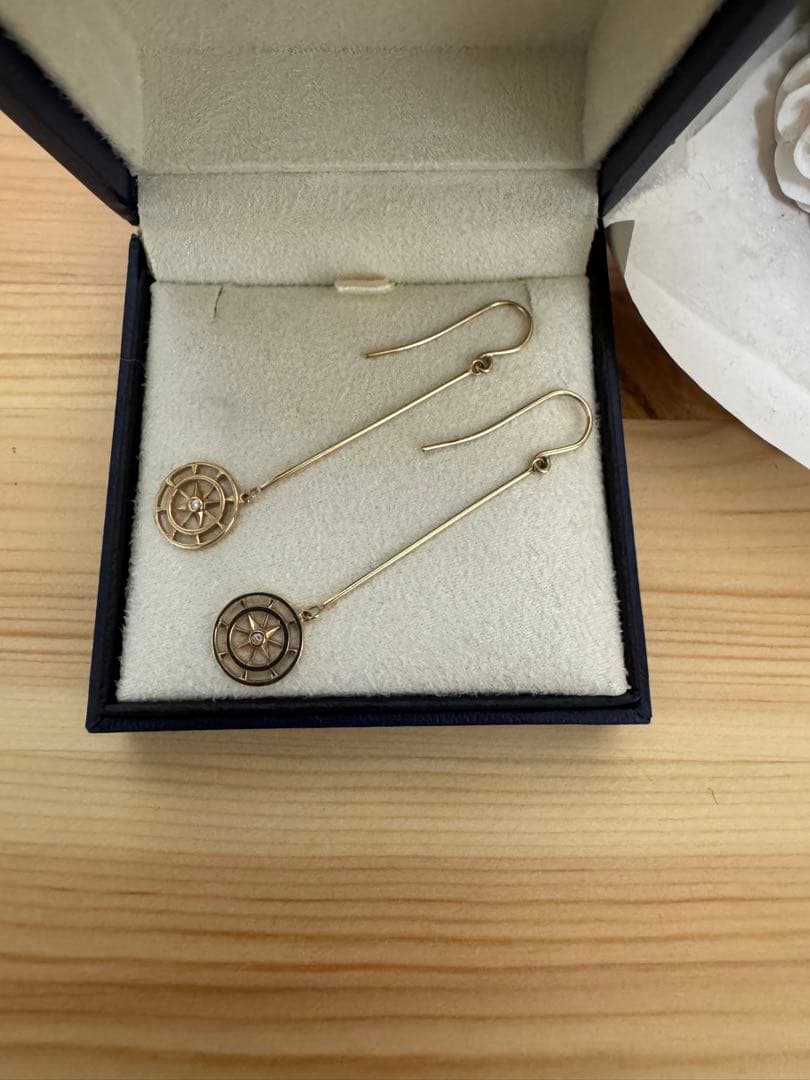 ヴァンドーム青山　羅針盤ピアス