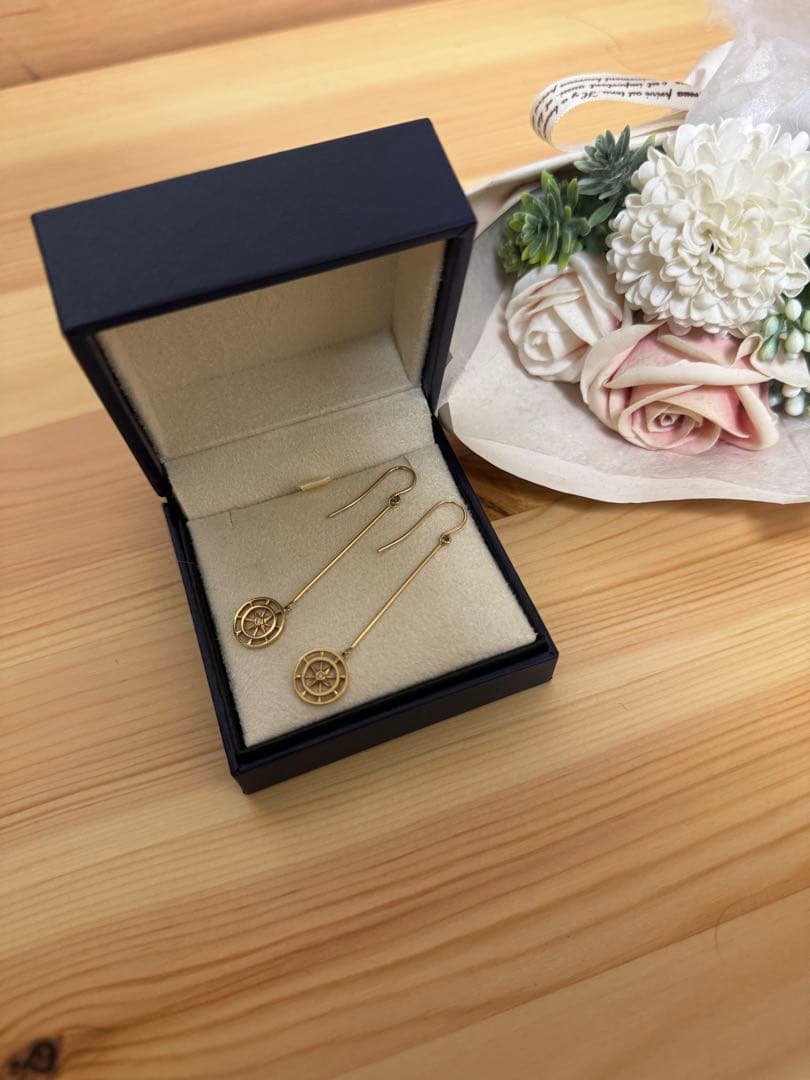 ヴァンドーム青山　羅針盤ピアス