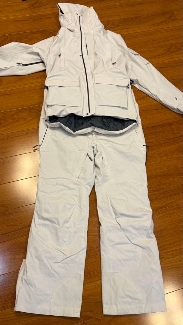 43degreesセットアップ　ホワイト　ビブパンツ ダボっときれます！