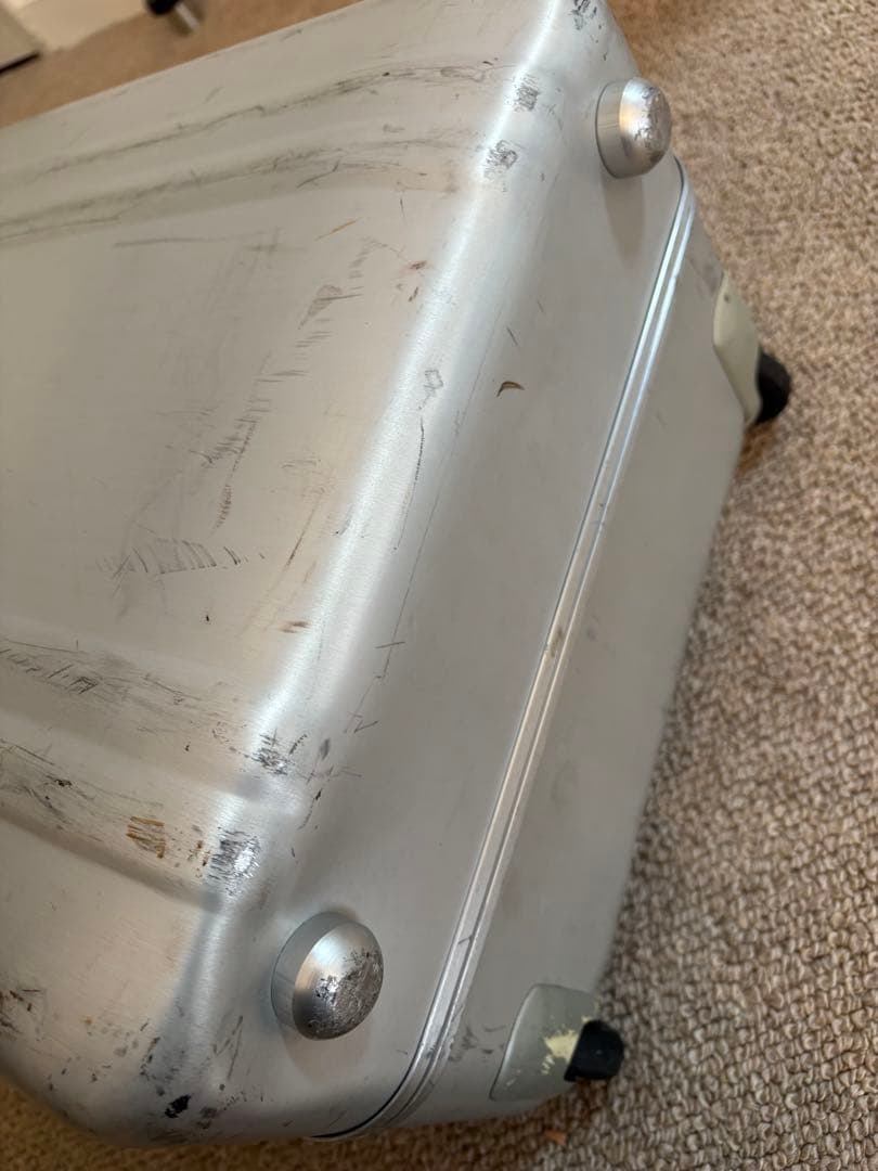 シルバー アルミニウム キャリーケース