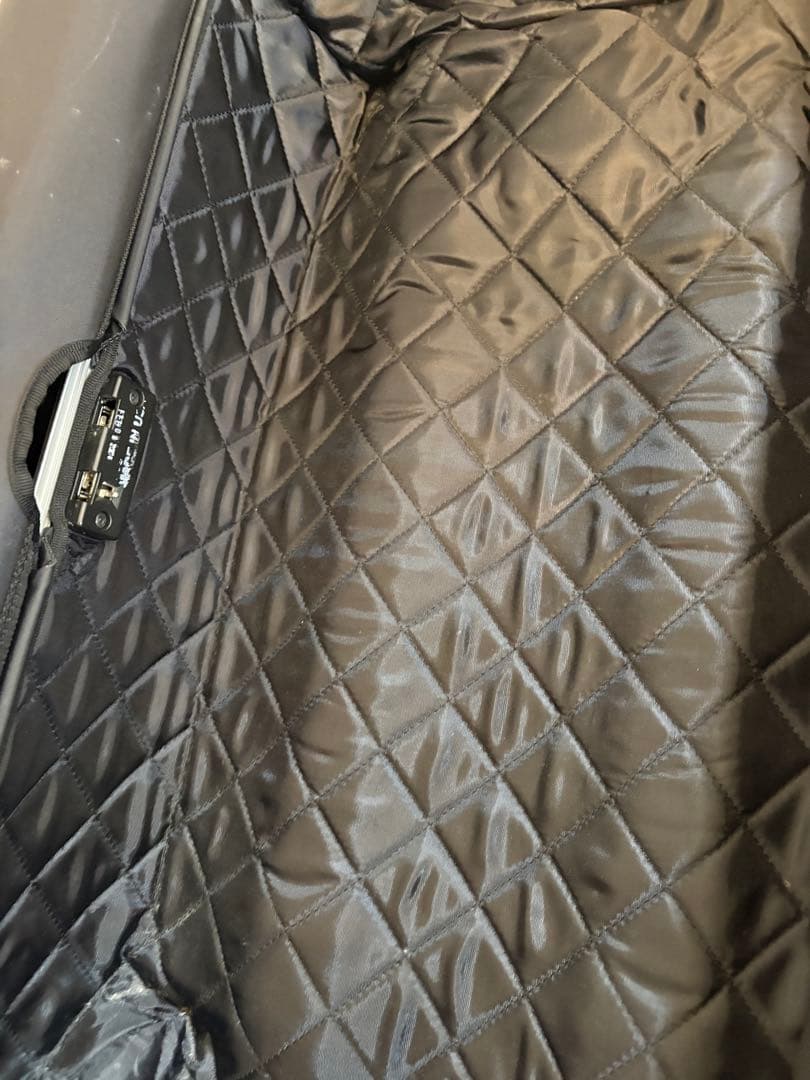 シルバー アルミニウム キャリーケース