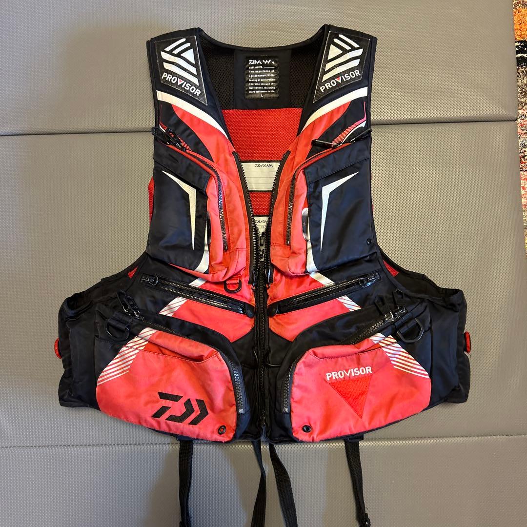 ダイワフローティングベスト 赤黒　Lサイズ