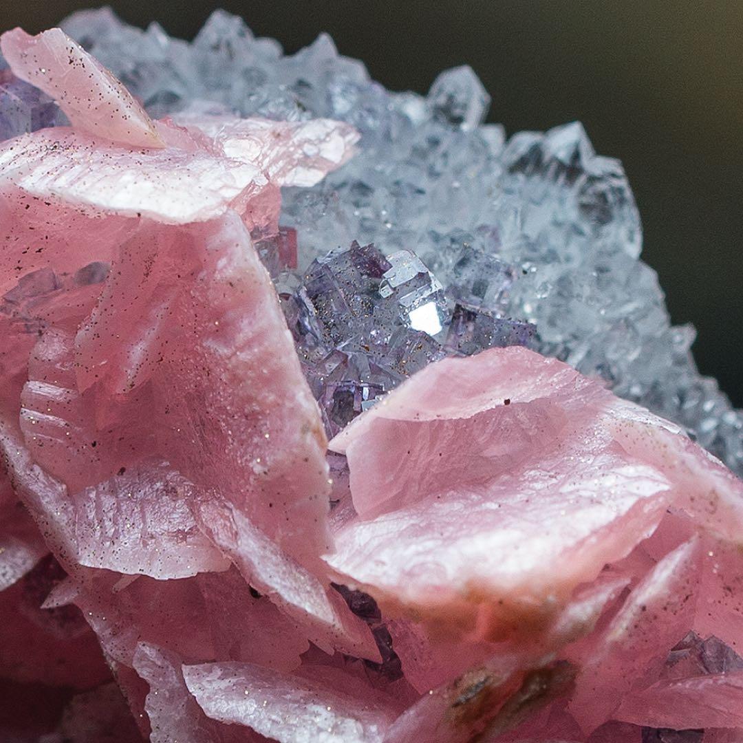 中国 ロードクロサイト フローライト 蛍石 天然石 原石 鉱物標本 鉱石 748