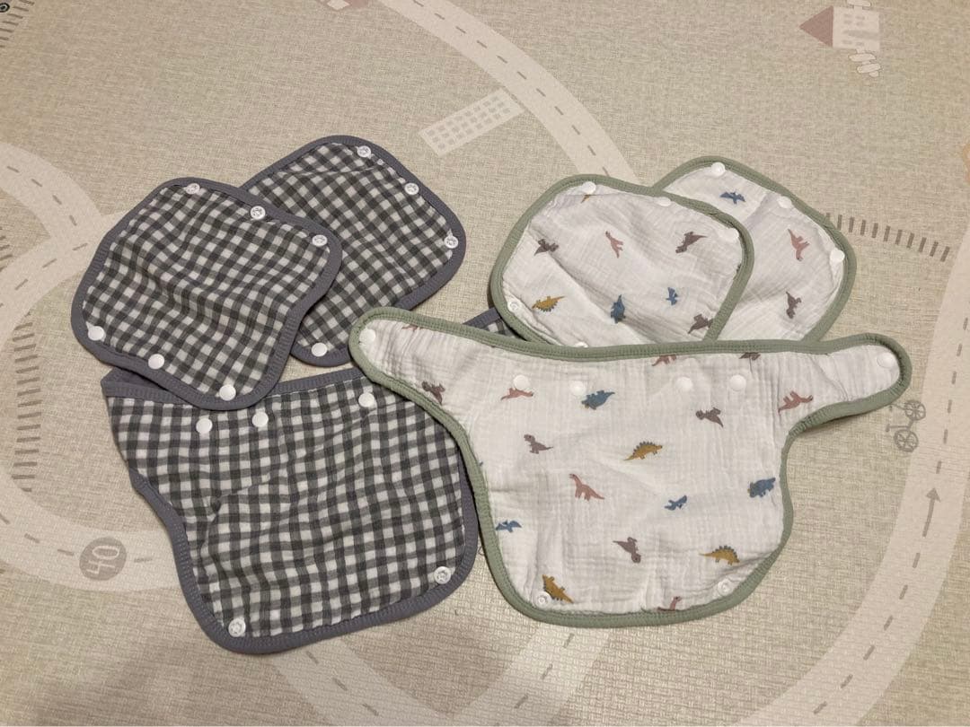 AILEBEBE ベビーキャリアスリー　ケラッタよだれカバー　エールべべ抱っこ紐