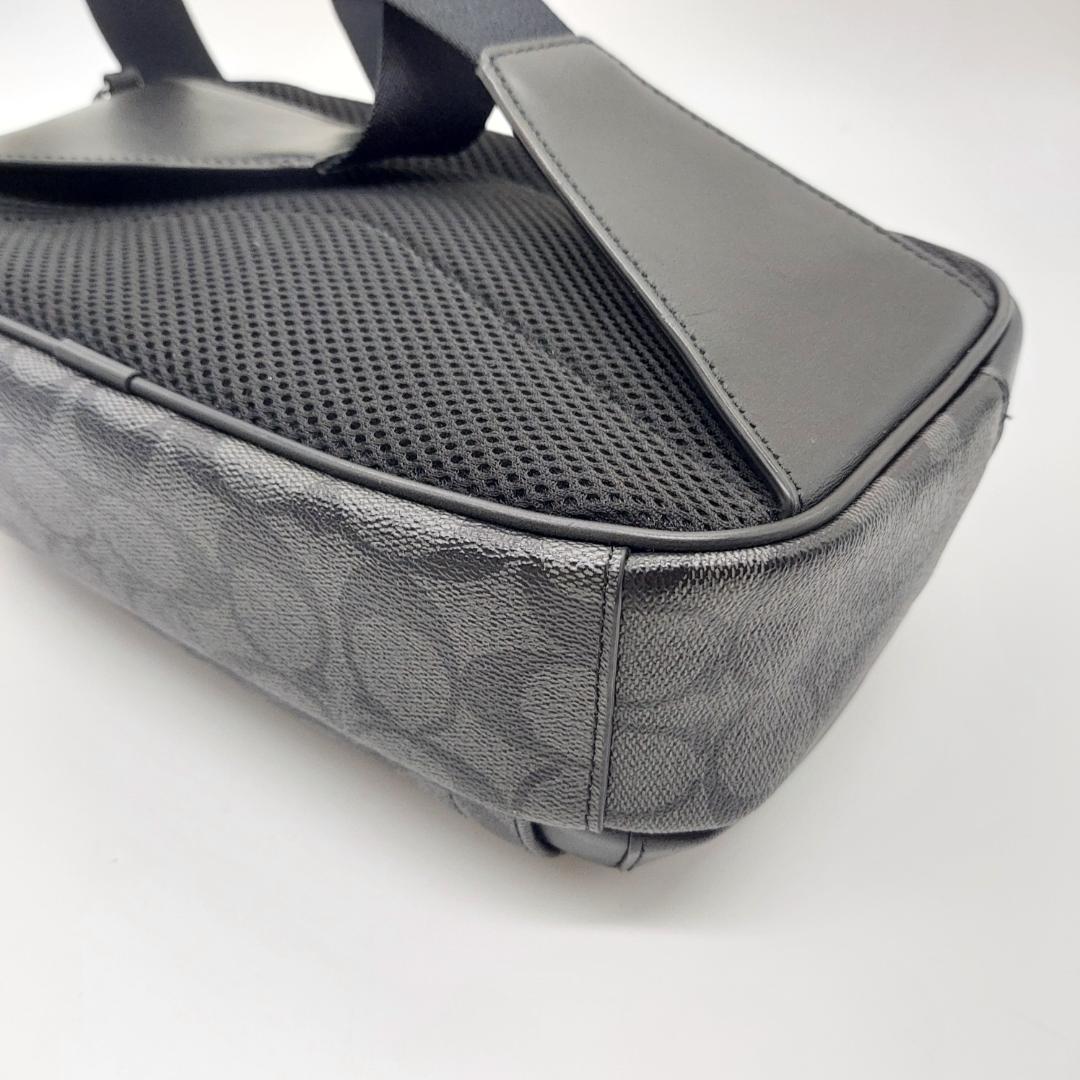 美品　COACH ボディバッグ　ウエストバッグ　シグネチャー　メンズ