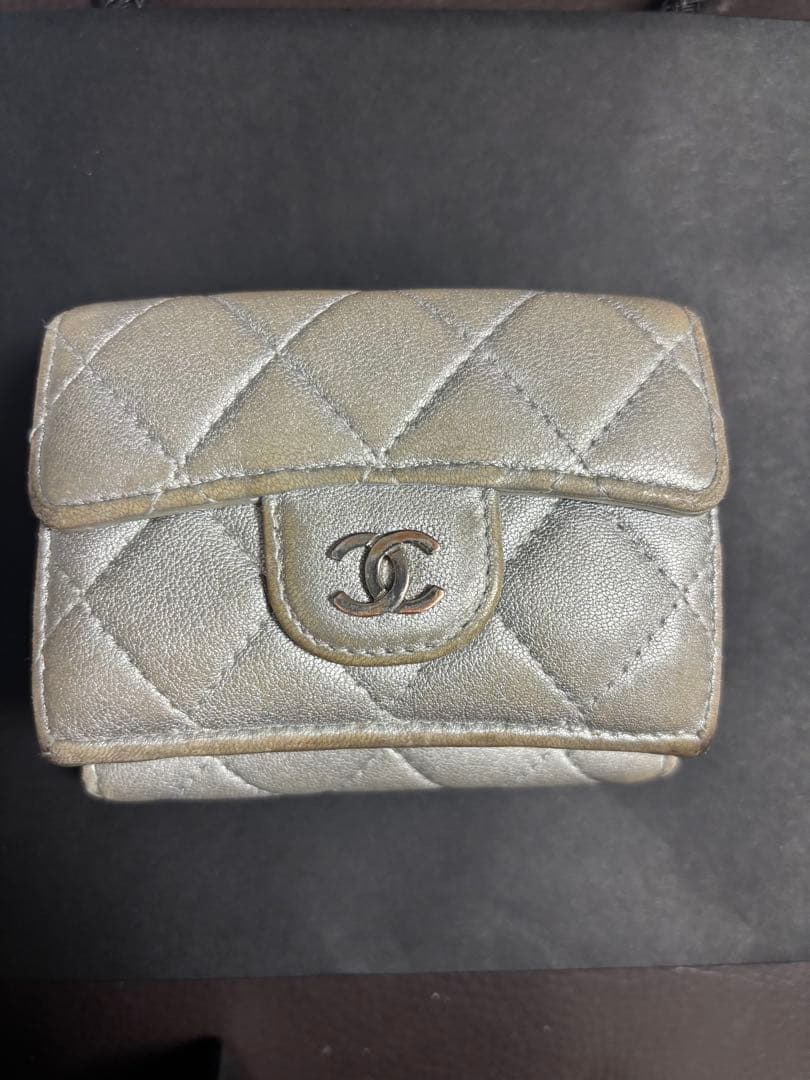 CHANEL シルバー キルティング 三つ折り財布