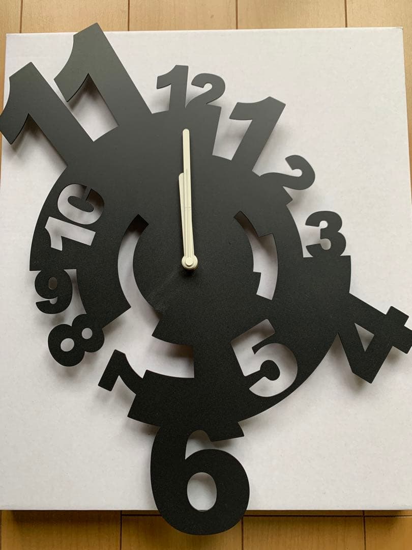 壁掛け時計　デザイン時計　時計　モダン　おしゃれ　アナログ