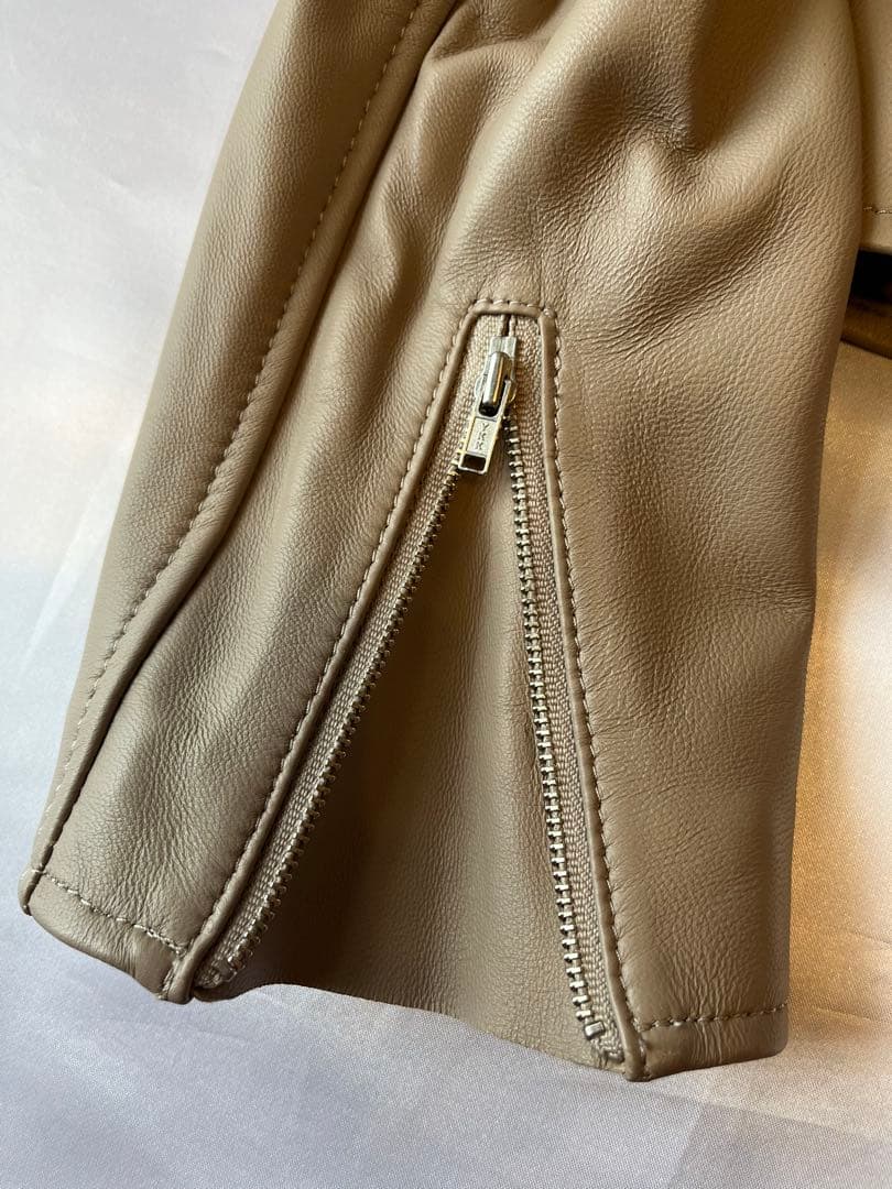 23区　ラムレザー　ライダースジャケット　サイズ40 グレージュ