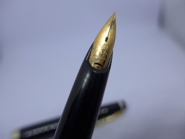初期のパイロット　エリート　18K ペン先です