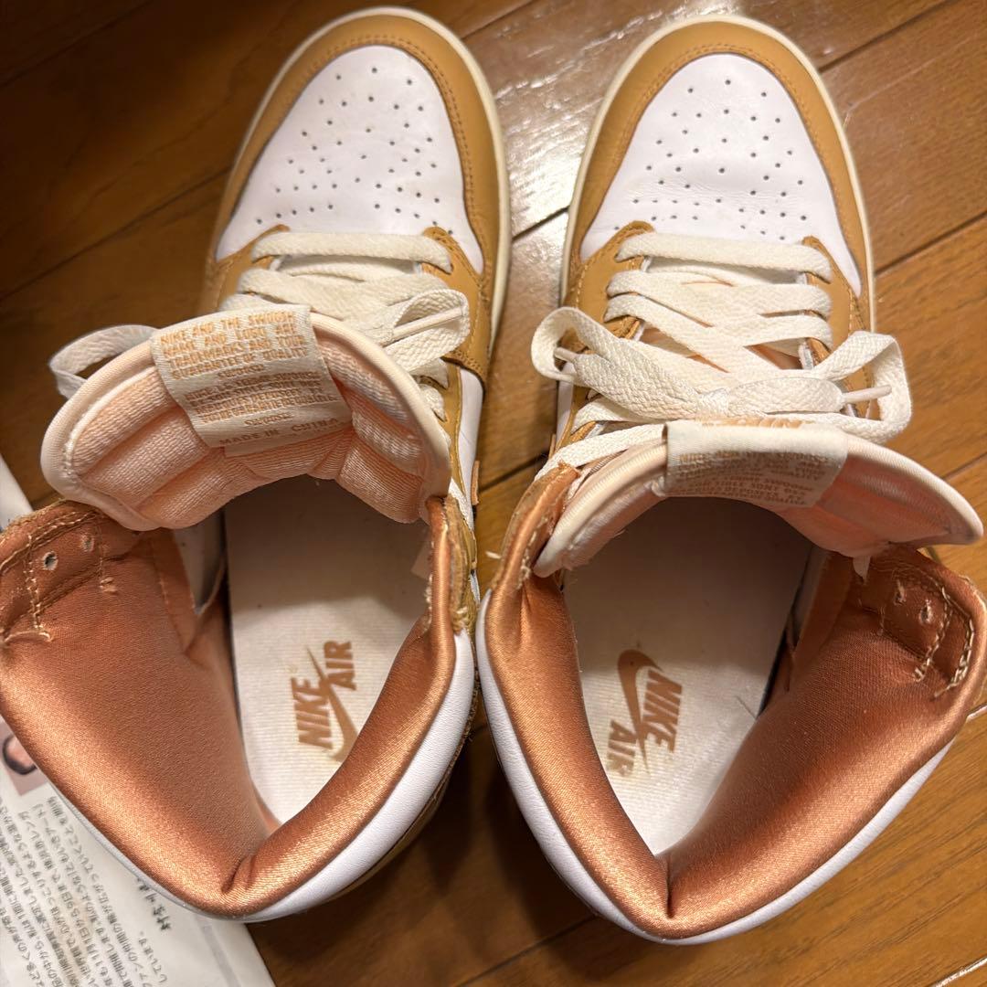 【ナイキ　ジョーダン】ハイカットスニーカー プラリネ ベージュ/ホワイト