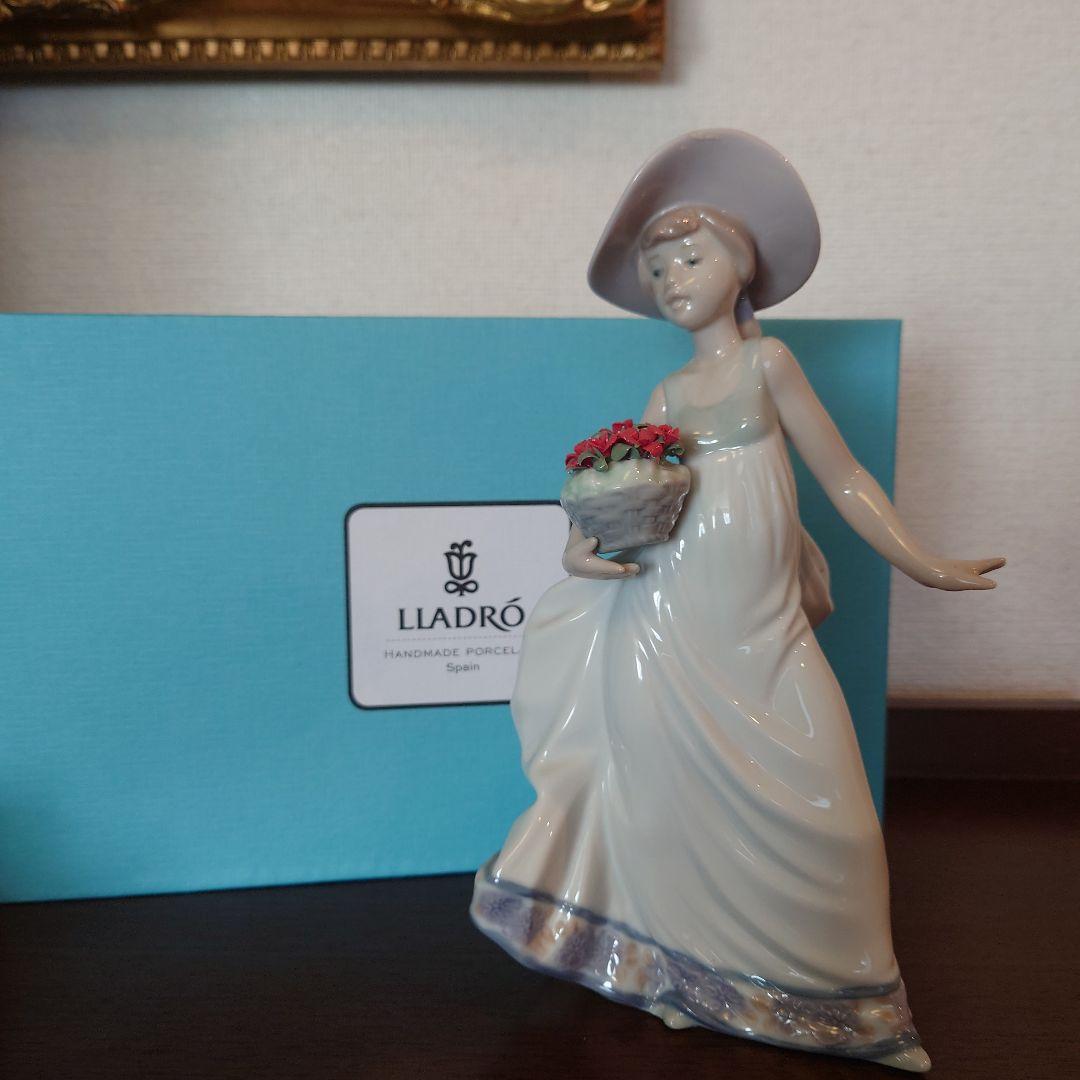 LLADRO　リヤドロ　 少女の陶器置物　箱あり