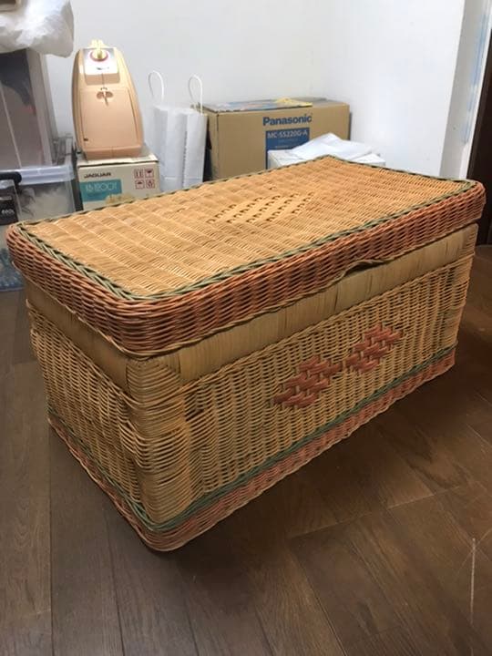 ラタンの収納トランク