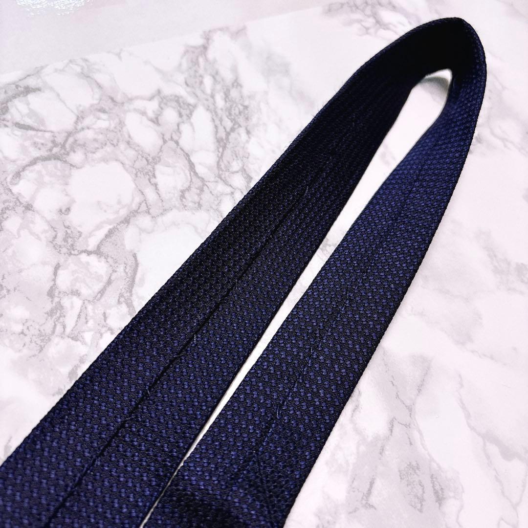 ♡極美品♡Gucci グッチネクタイ　ナロータイ　現行タグ　蜂　シェリーライン