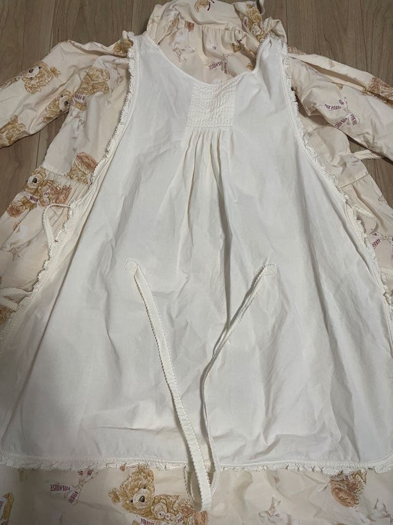 テディベア柄フード付きワンピースとエプロン