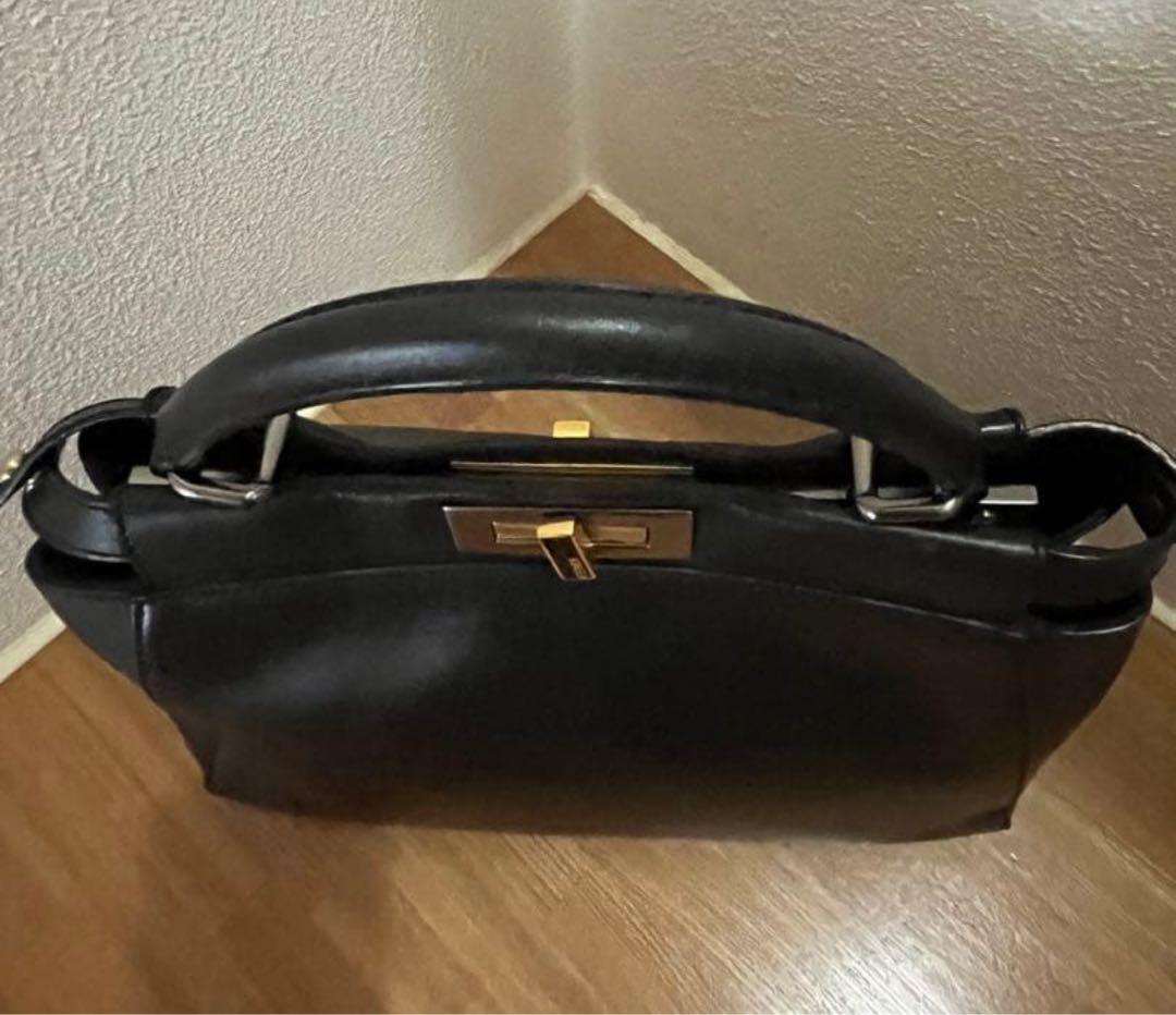 フェンディ FENDI ピーカブー　ゴールド　金具　レザー　革　バッグ　黒