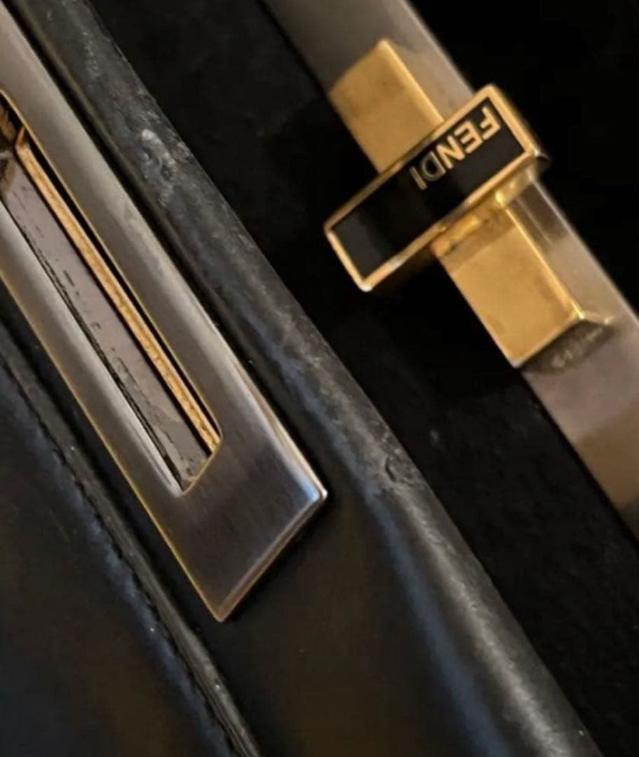 フェンディ FENDI ピーカブー　ゴールド　金具　レザー　革　バッグ　黒