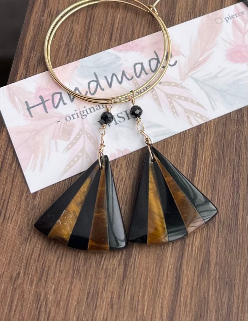 1点物ペア 個性的タイガーアイとオブシディアンの3角ピアスチャーム