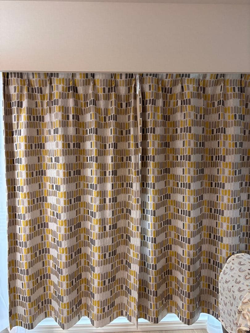 ニトリ　オーダーカーテン 幾何学模様のドレープカーテン