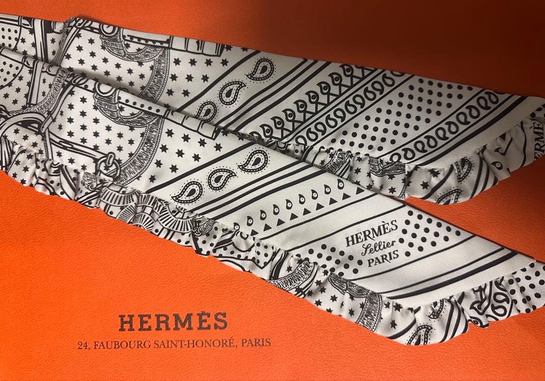 HERMÈS ツイリーエプロンドールホワイト新品未使用ダグ付き