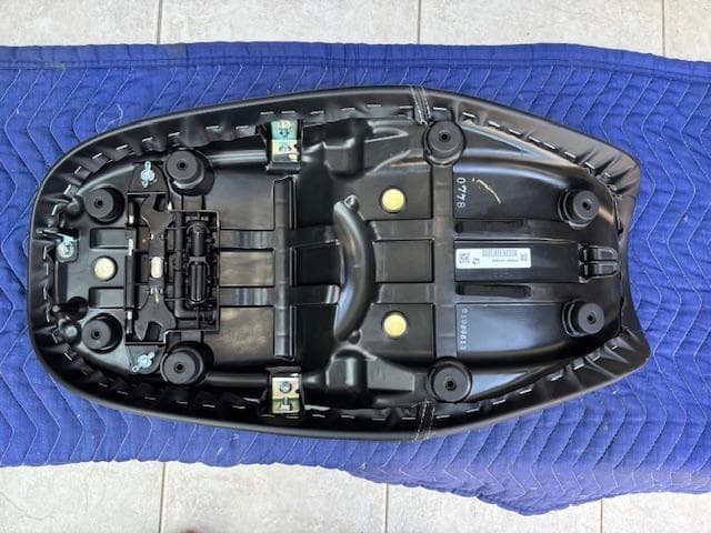 【とと】Z900RS SE　2025　純正シート　カワサキ