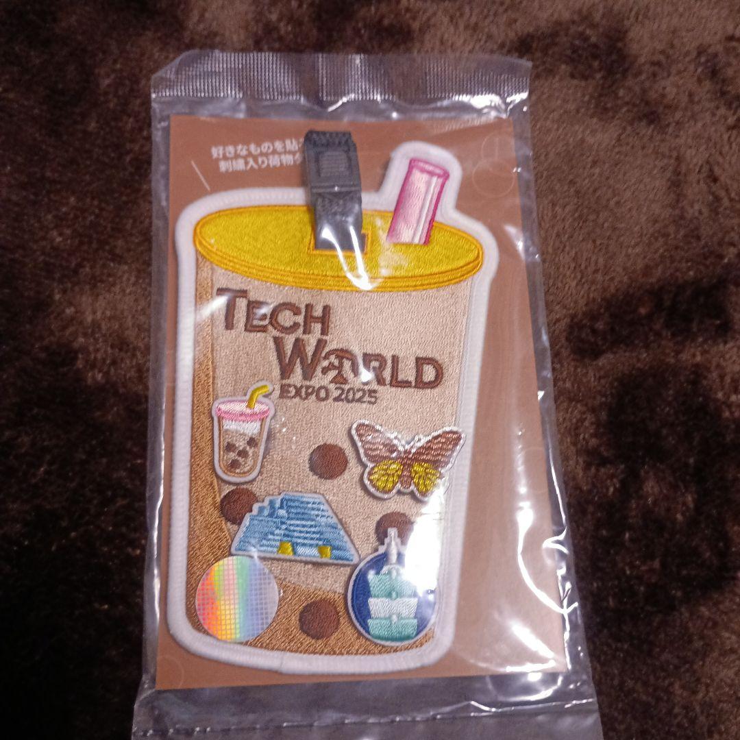 TECH WORLD EXPO 2025 ショルダーバッグとピンバッジ