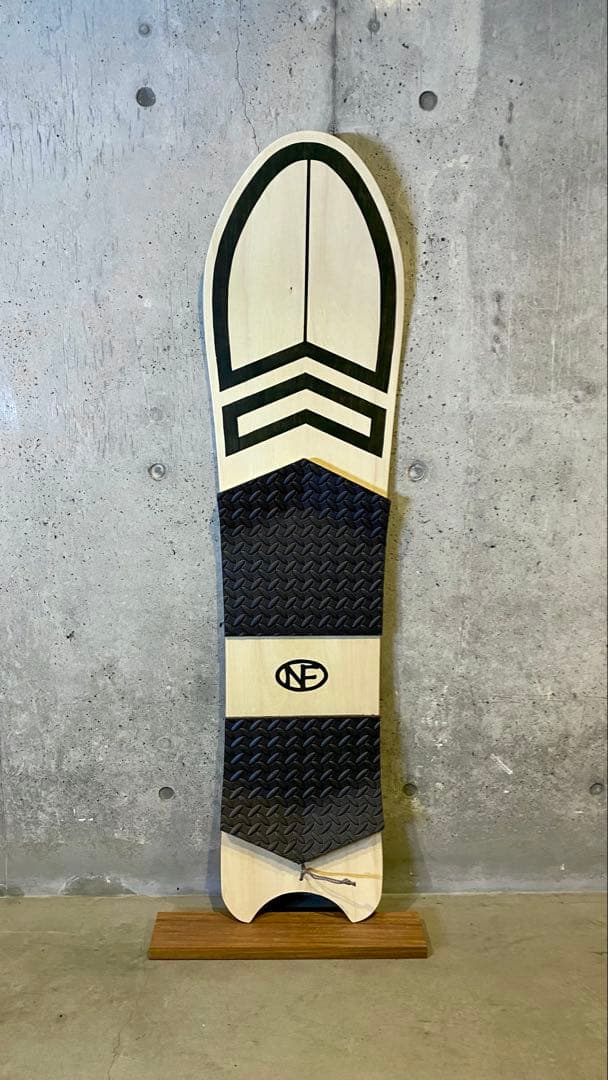 新品 NF 雪板 132cm 新雪専用 スノートイ
