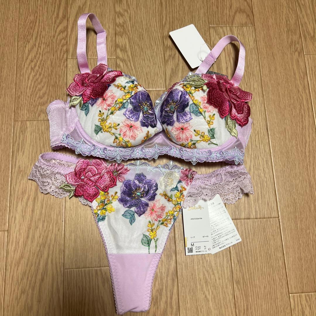 ワコール　サルート93G E65＆Mショーツ(Tバック)新品＊未使用