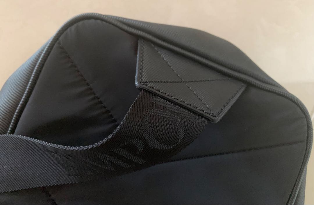 EMPORIO ARMANI ボディーバッグ　ブラック