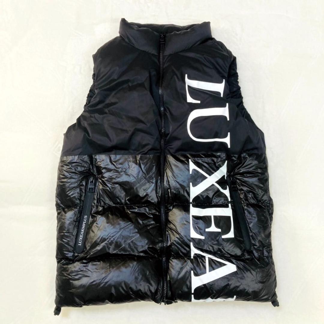 LUXE AKM PLUS リュクス エイケイエム プラス ロゴ ダウンベスト