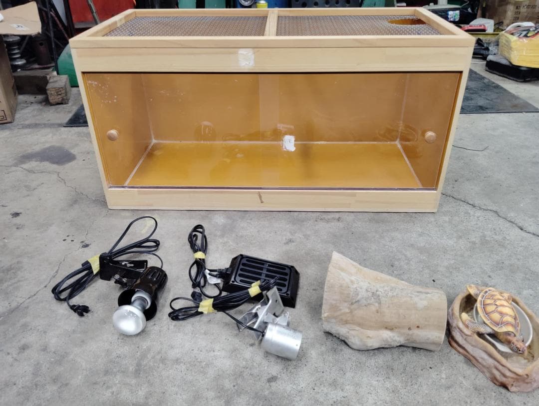 ト*ロ様 爬虫類、小動物用ケース＆ライト・ヒーターなど　900x45x46　コル