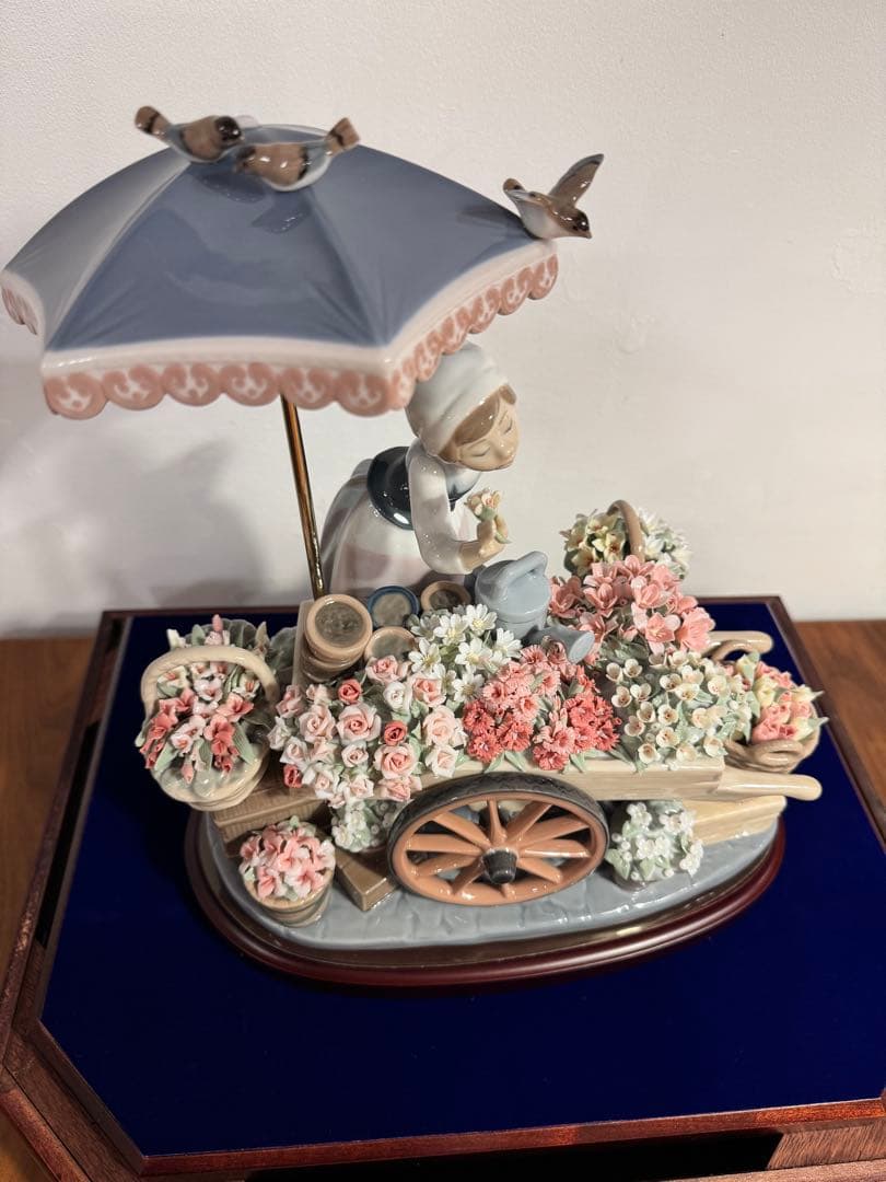 【66万円　新品同様】リヤドロ　LLADRO 公園通りの花屋さん　台座、ケース付