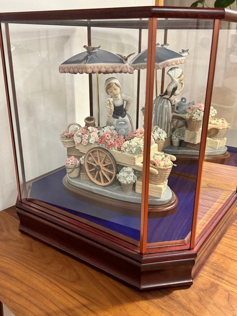 【66万円　新品同様】リヤドロ　LLADRO 公園通りの花屋さん　台座、ケース付