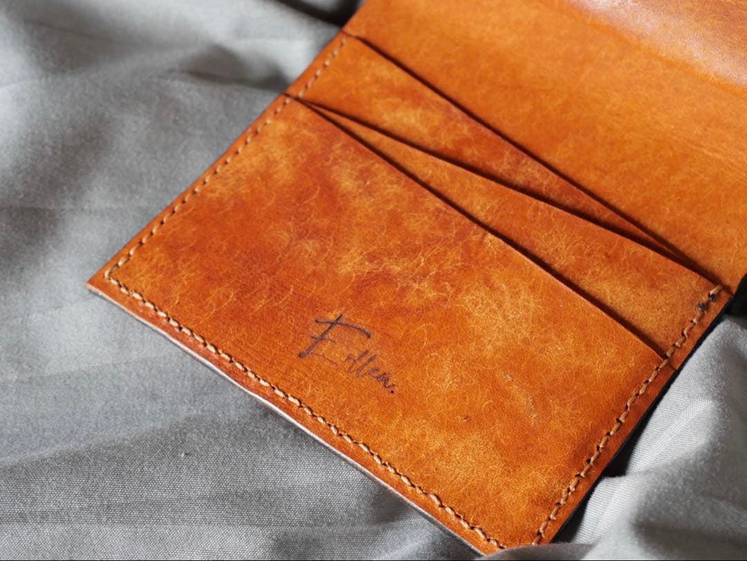 Erllen. 二つ折り財布　イタリアンレザー　マルゴー　茶色　ハンドメイド