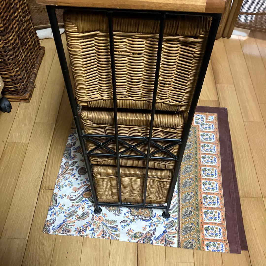 アイアンフレームとラタンのラック